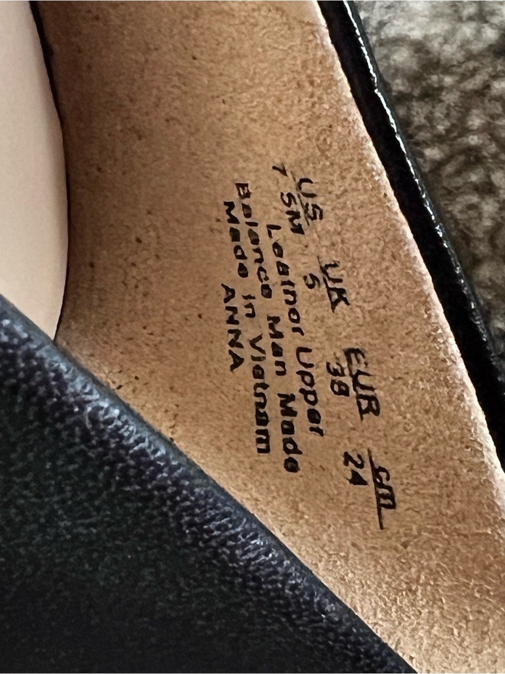 Natulazer Black Pointed-Toe Leather Pumps - Picture 8 of 9